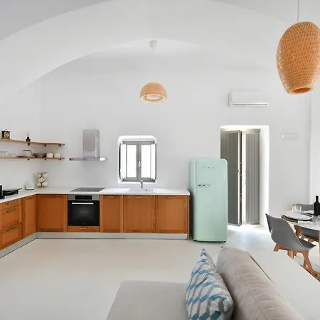 Rina Lefkes (Paros)